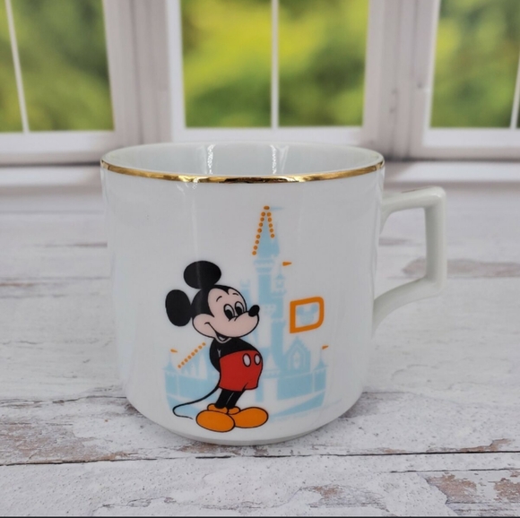 Vintage Walt Disney World Mickey Mouse Castle Coffee Mug Tea Cup Japan Gold Rim - Picture 1 of 5